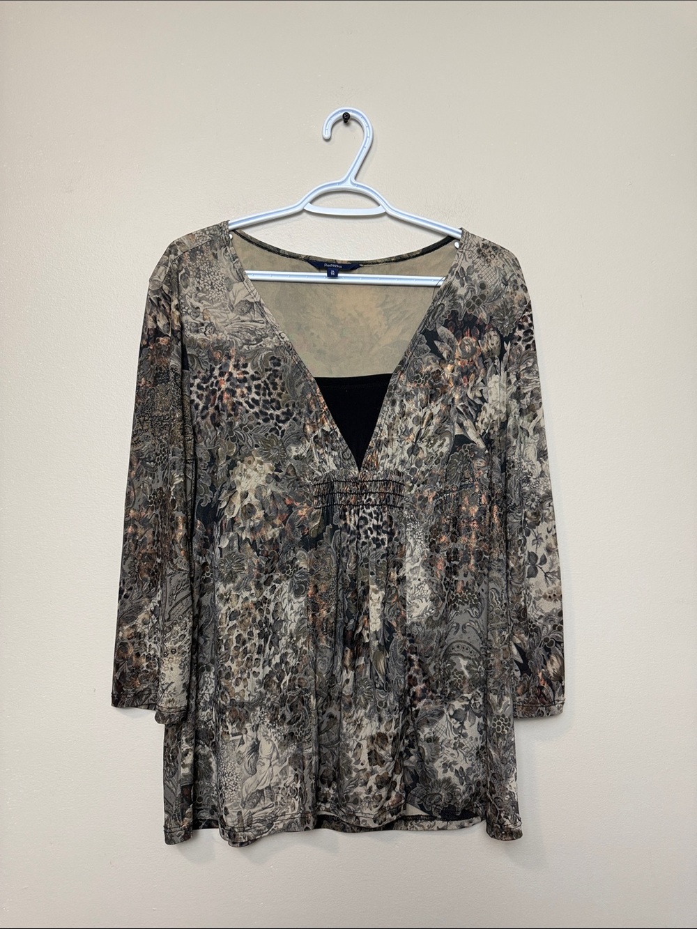 V-Neck Mixed Animal Print Long Sleeve Top - Black/Gray